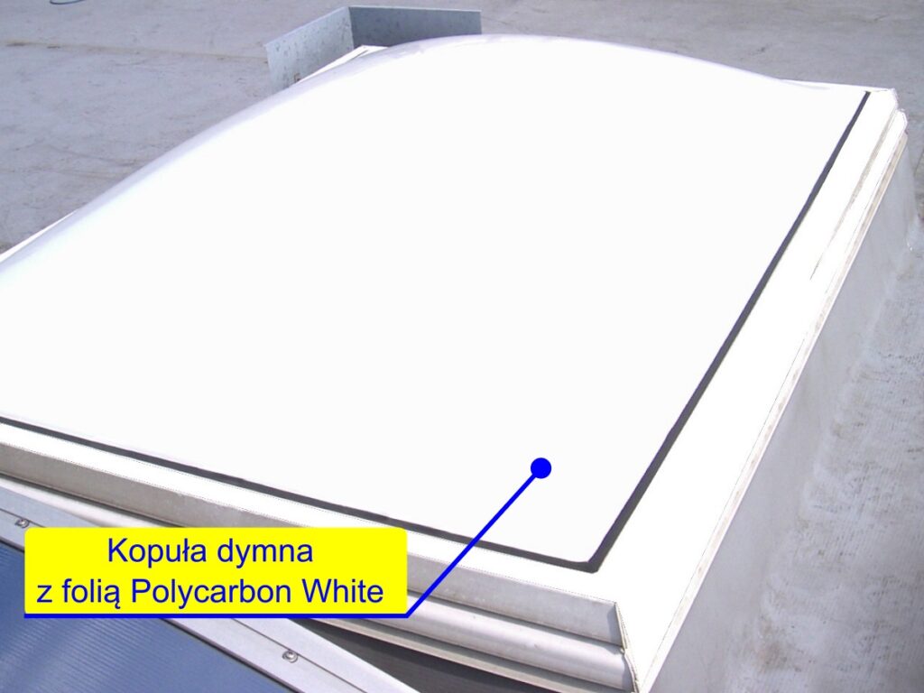 Kopuła dymna z zamontowaną folią Polycarbon White